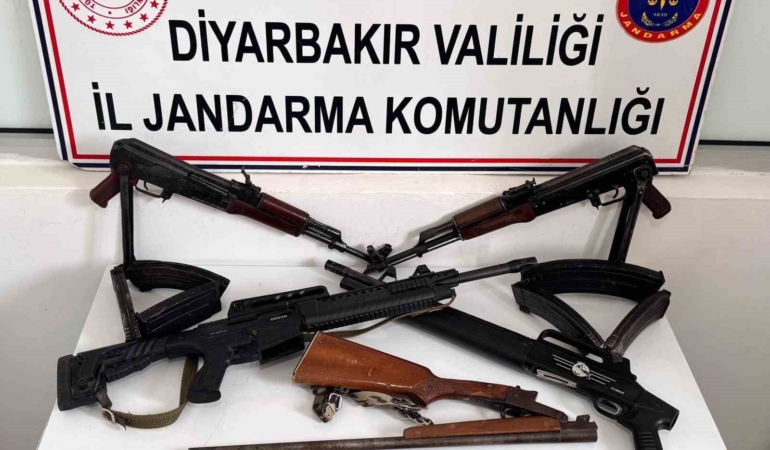 diyarbakirda-kacakcilik-operasyonunda-cok-sayida-silah-ele-gecirildi-6-gozalti-MUdqXEsF.jpg