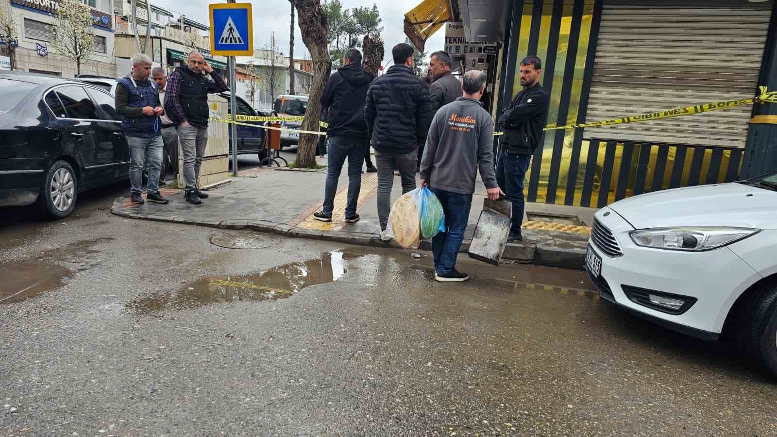 diyarbakirda kadin kiliginda kuyumcuda soygun girisimi 1 yarali 0
