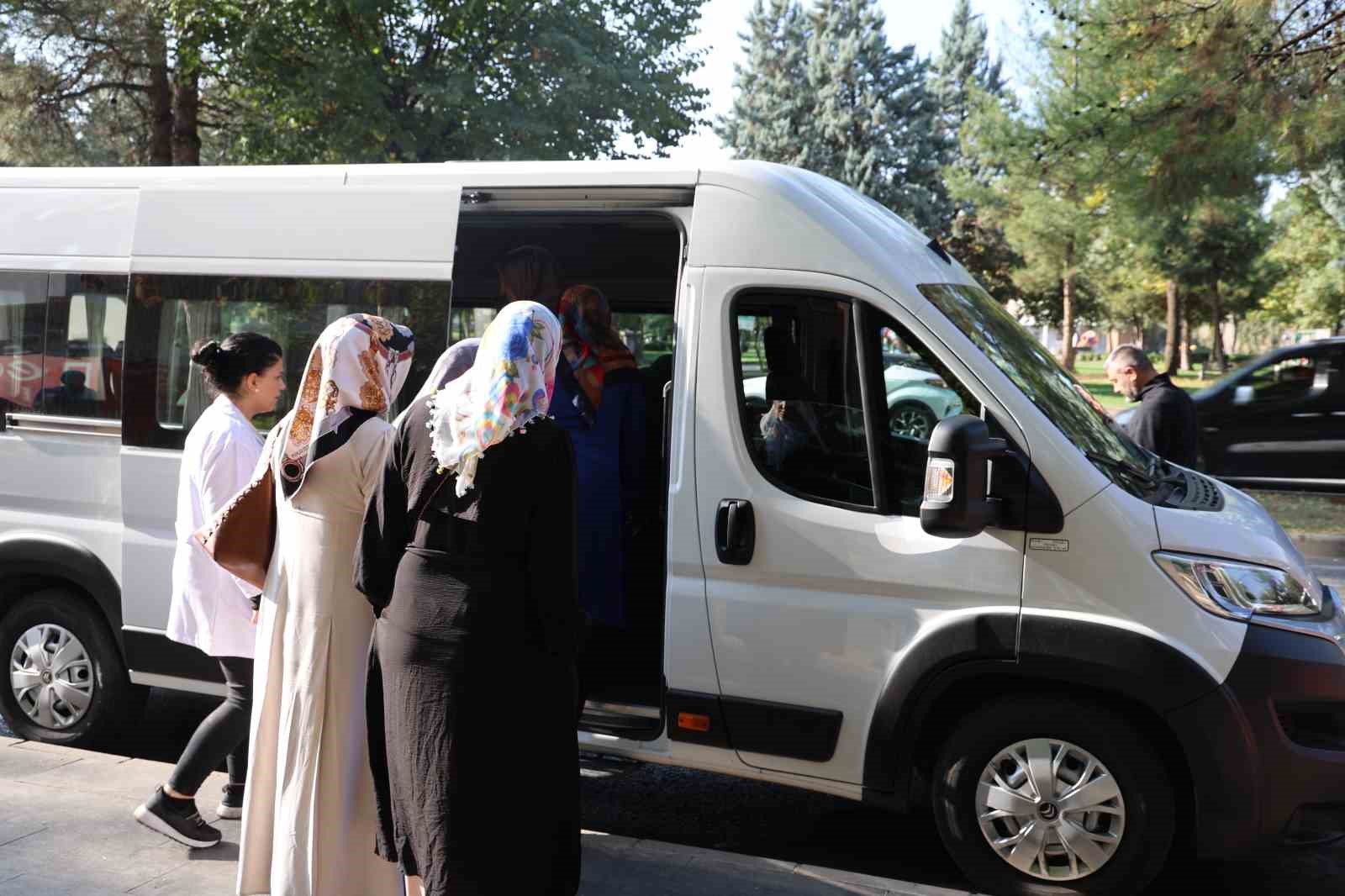 Diyarbakır’da kadınlar, meme kanseri taramaları için Aile Sağlığı Merkezi’ne başvuruyor 5 diyarbakirda kadinlar meme kanseri taramalari icin aile sagligi merkezine basvuruyor 1 anwUjXuu