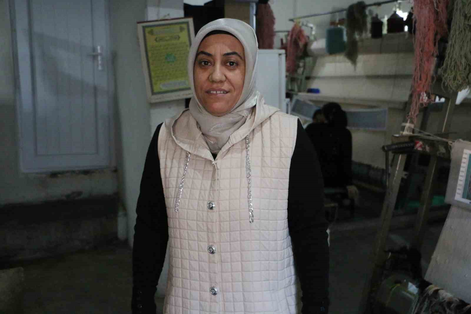 diyarbakirda kadinlar urettikleri el emegi dokuma halilari avrupaya satiyor 6 WEWllXbe