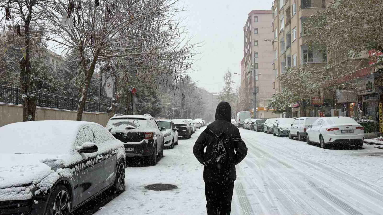 diyarbakirda kar tatili ogleden sonra geldi 0 rULbiRVS
