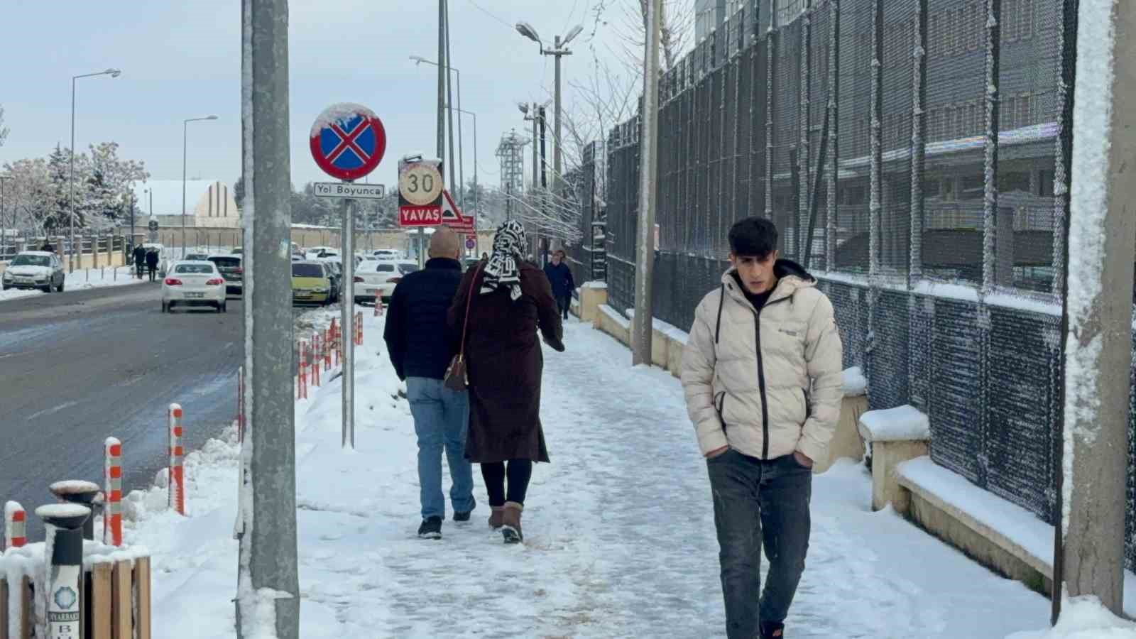 diyarbakirda kar yagisi cileye donustu 2 E894CQDi
