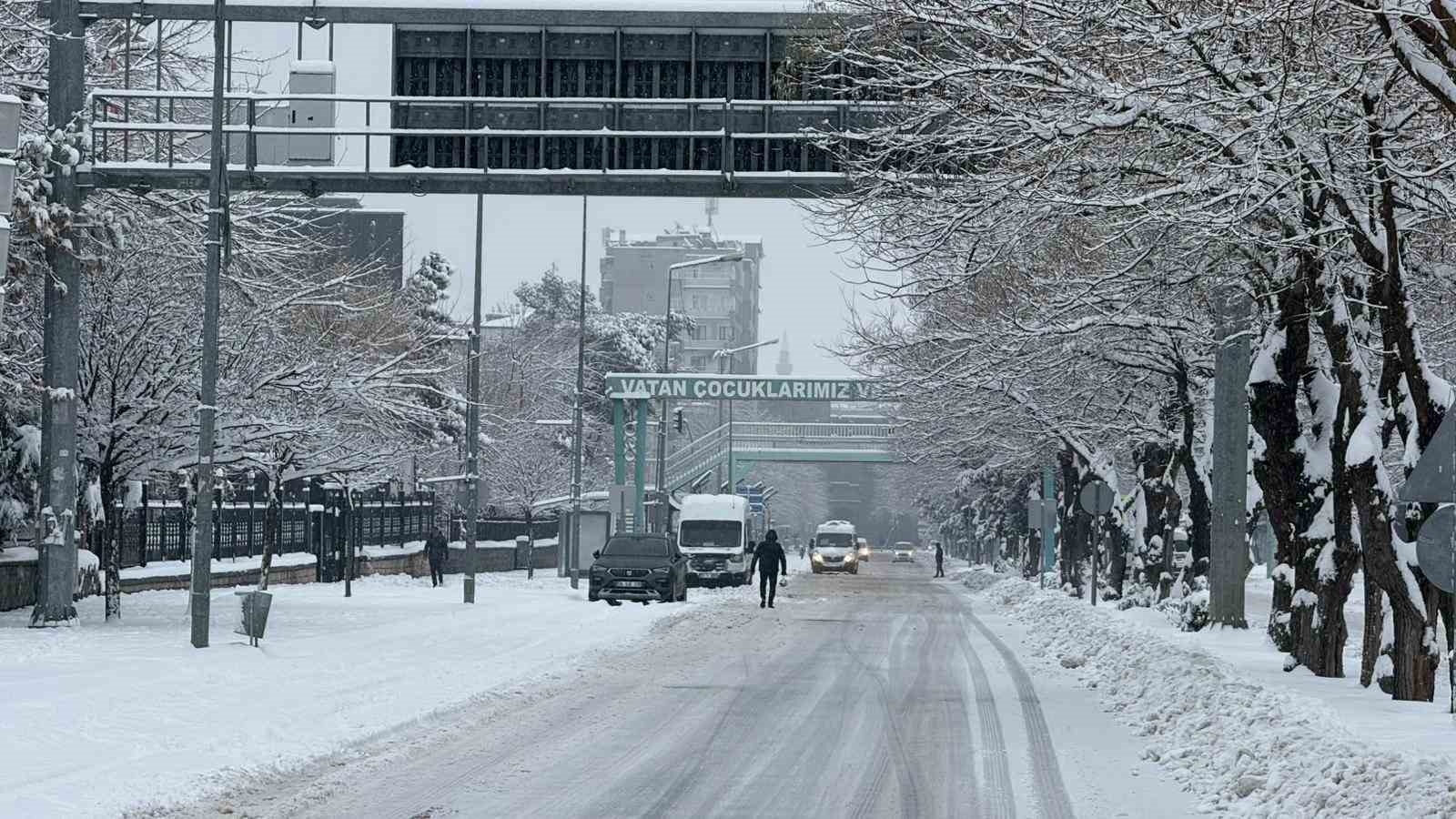 diyarbakirda kar yagisi etkisini surduruyor ucak seferleri iptal edildi 0 2WcdvXZZ