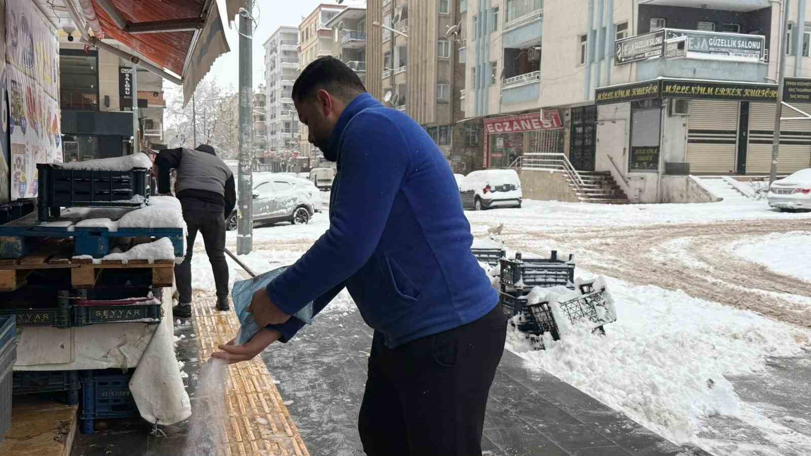 diyarbakirda kar yagisi etkisini surduruyor ucak seferleri iptal edildi 2 HHPYesPj