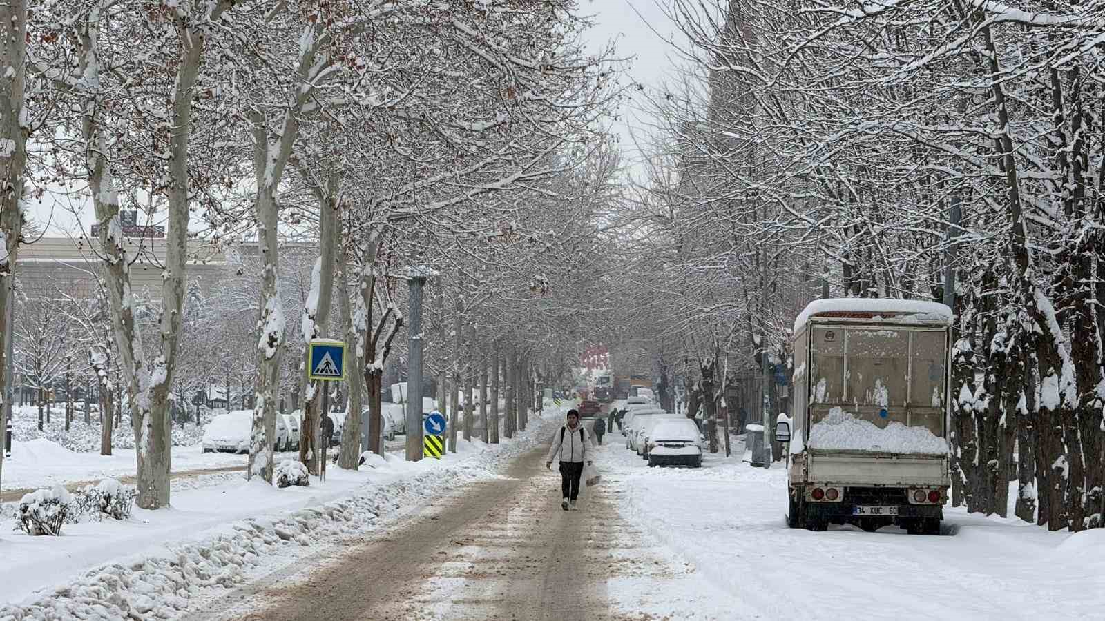 diyarbakirda kar yagisi etkisini surduruyor ucak seferleri iptal edildi 4