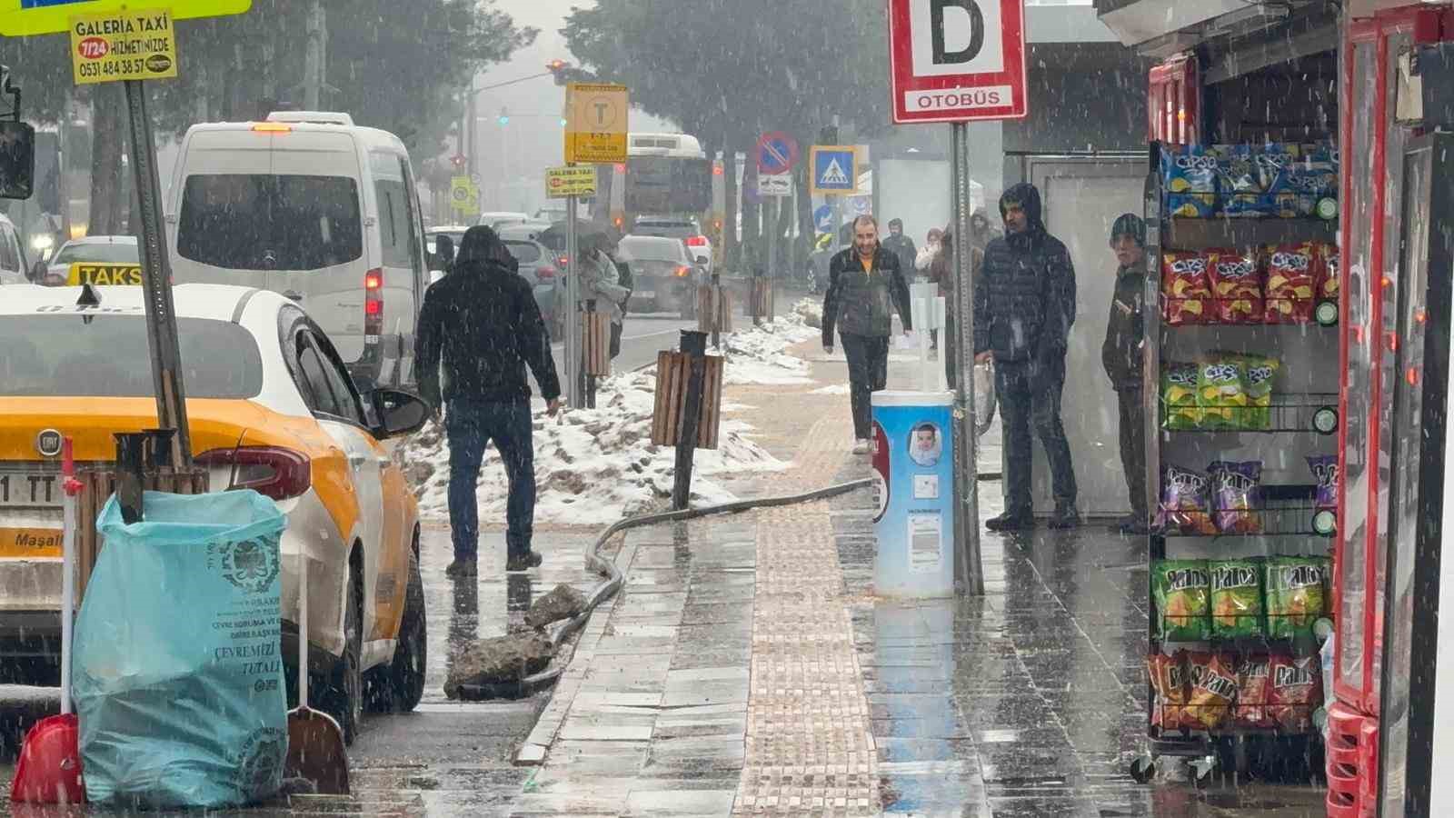 diyarbakirda kar yagisi yeniden basladi 1 O4QDVerf