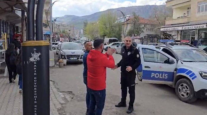 diyarbakirda kavga ihbarina giden polis surprizle karsilasti 0 yGUQcrI3