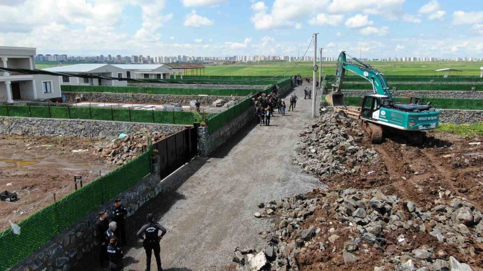 Diyarbakır’da kaymakamlık kaçak yapıları tek tek yıktı 5 diyarbakirda kaymakamlik kacak yapilari tek tek yikti 1 R2rppYXe
