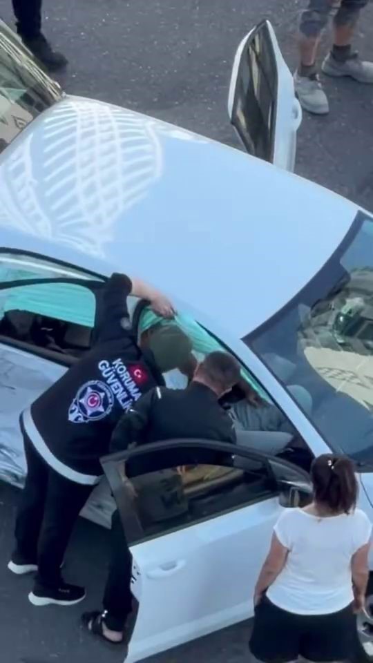 Diyarbakır’da kazada yaralılar otomobilin içinde sıkıştı 5 diyarbakirda kazada yaralilar otomobilin icinde sikisti 1 4LO2XBzs