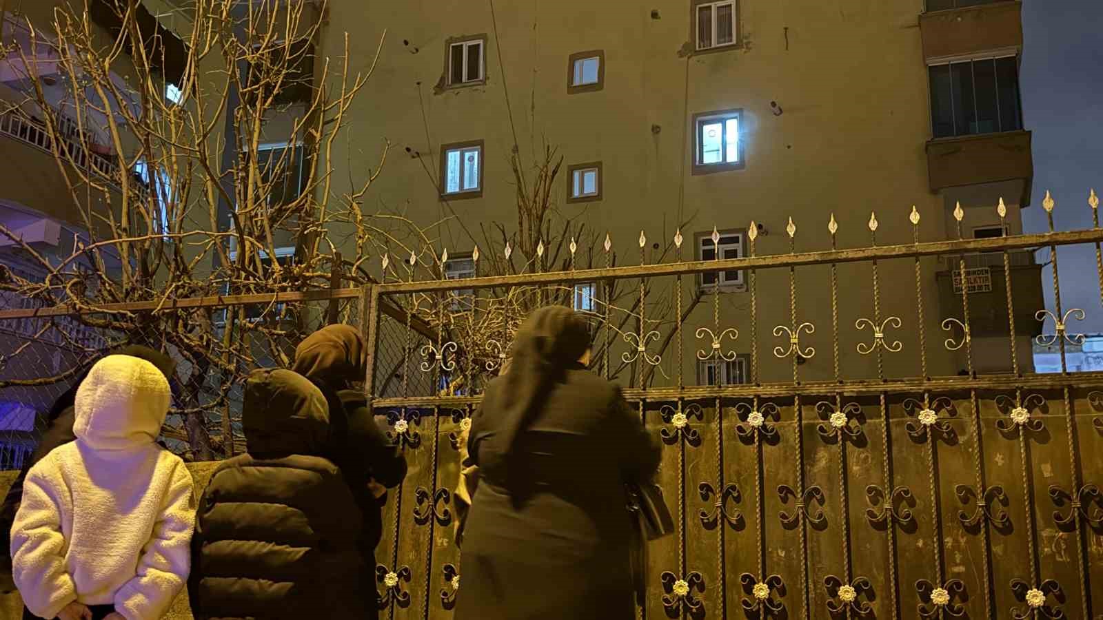 diyarbakirda kolonlarda catlama sesi duyulan bina bosaltildi 51 vatandas tahliye edildi 1 WZdL2Nje
