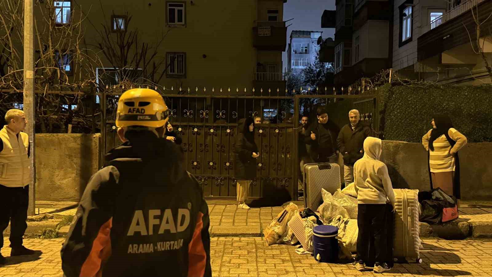 diyarbakirda kolonlarda catlama sesi duyulan bina bosaltildi 51 vatandas tahliye edildi 6 d8gzRFnG