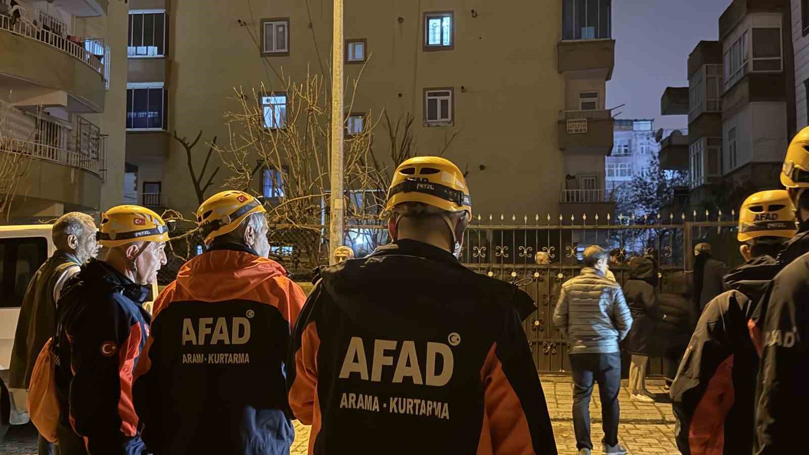 diyarbakirda kolonlarda catlama sesi duyulan bina bosaltildi 51 vatandas tahliye edildi 7 NF4zJqGS