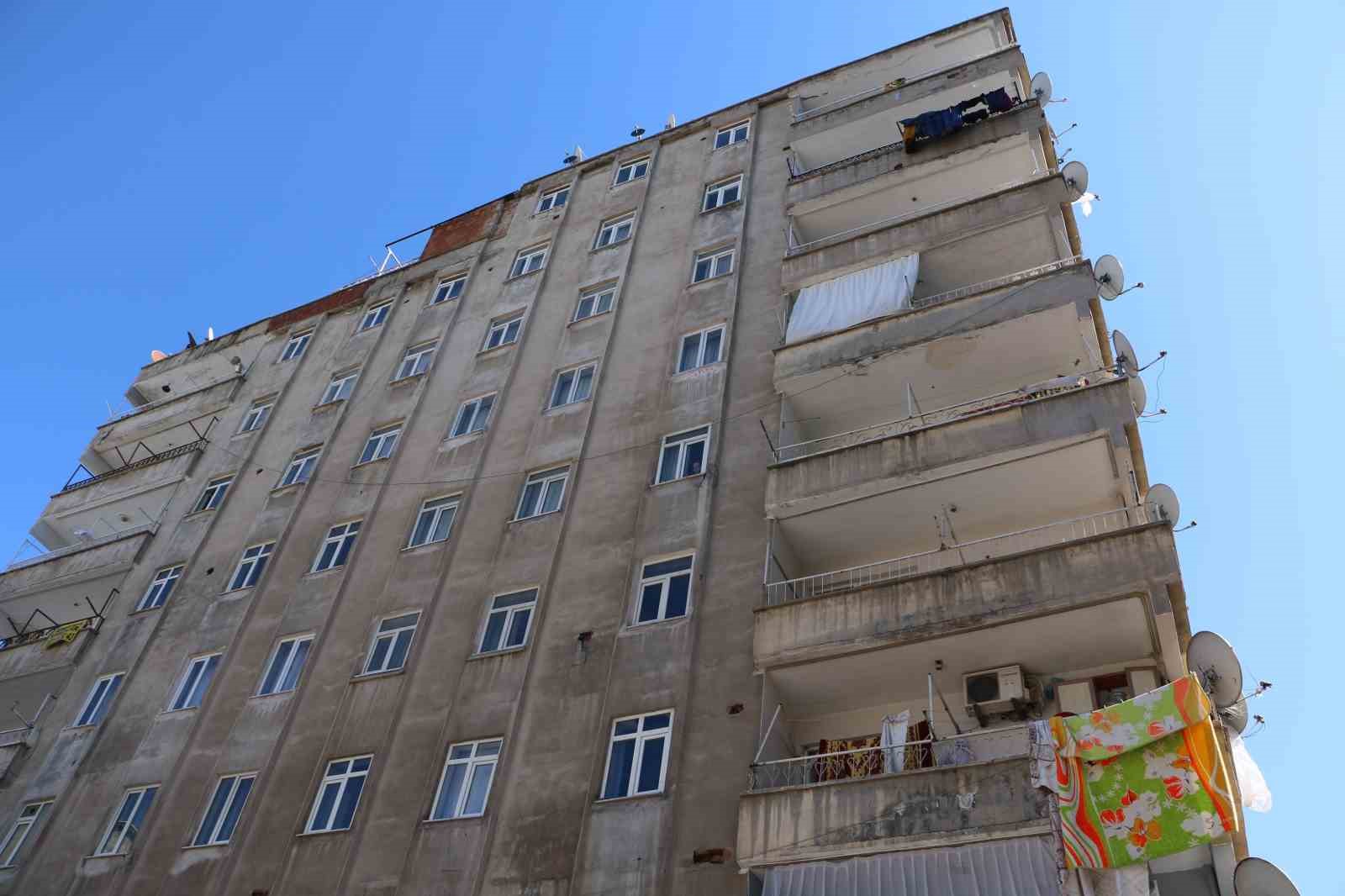 diyarbakirda kolonlarindan ses geldigi iddia edilen apartmanin incelemeleri tamamlandi 1 qfB56iqE