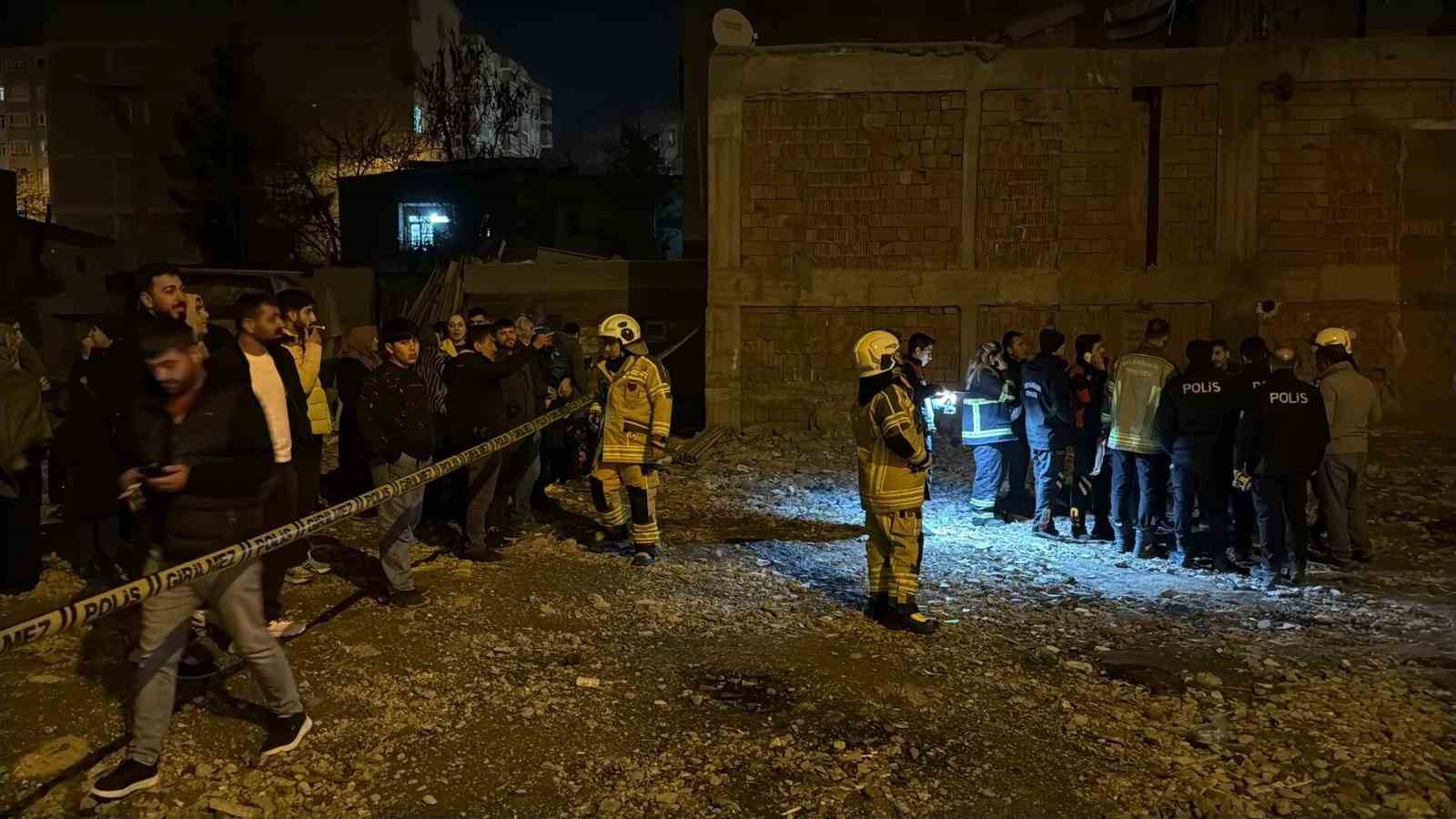 diyarbakirda kolonlarindan ses gelen 8 katli apartman tahliye edildi 1 dEHfPOKf