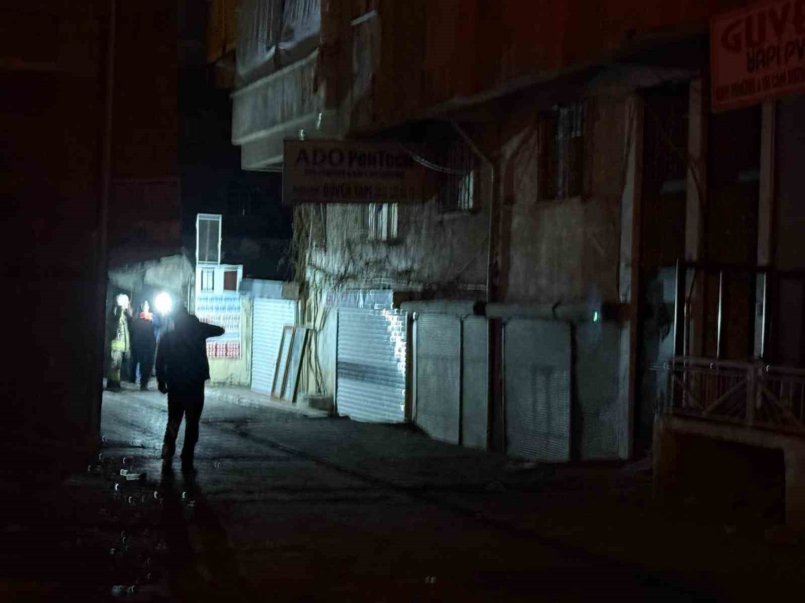 diyarbakirda kolonlarindan ses gelen 8 katli apartman tahliye edildi 4 2yfChHQK