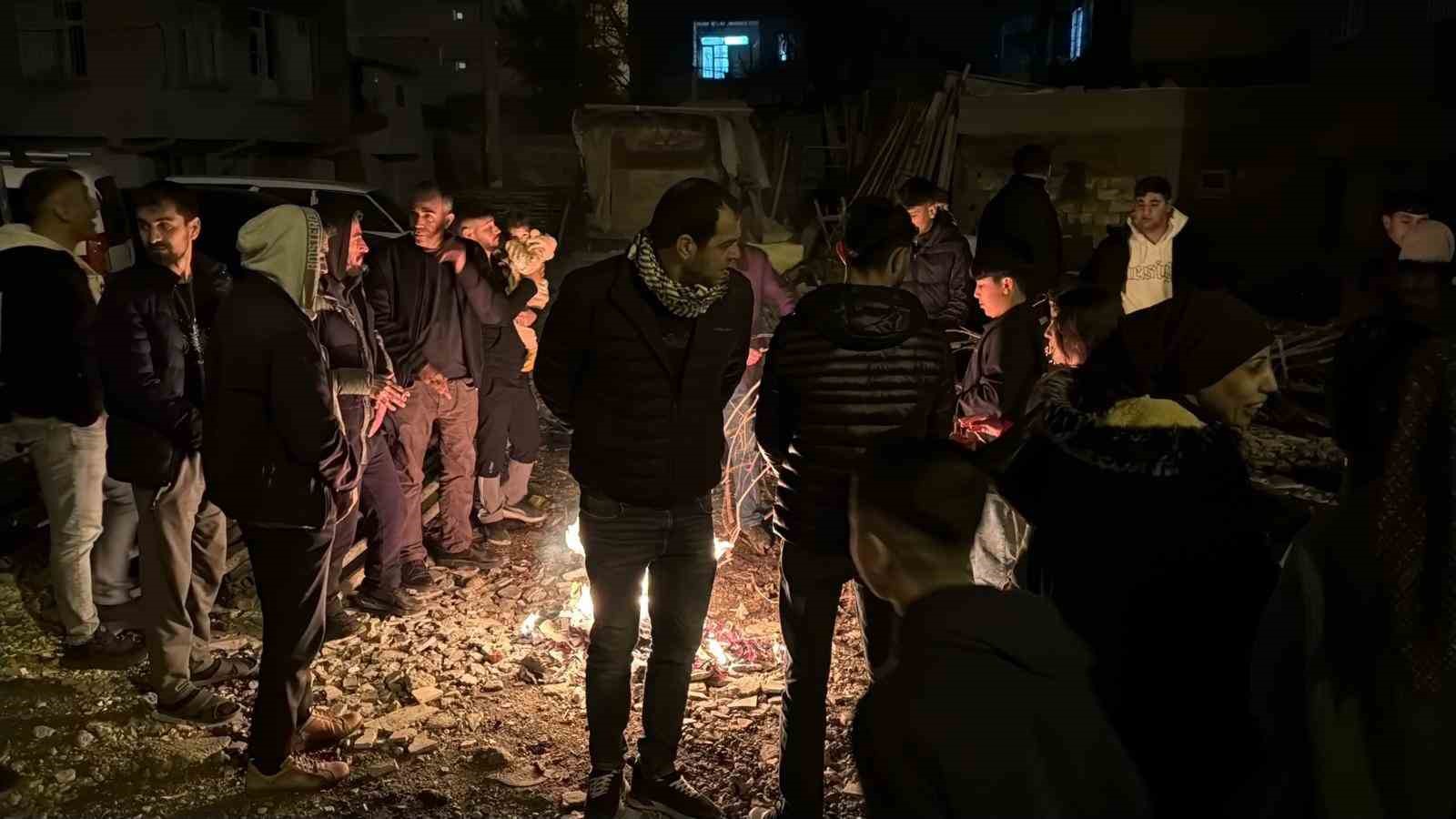 diyarbakirda kolonlarindan ses gelen 8 katli apartman tahliye edildi 7 6K1CSgXY