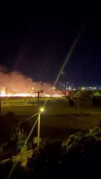 diyarbakirda korkutan yangin alevler evlere sicramadan sonduruldu 0 pXAWn4rD