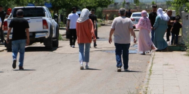 diyarbakirda-kurban-bayraminin-ilk-gununde-mezarliklar-doldu-tasti-ISejEEuS.jpg