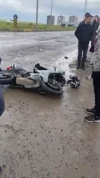 diyarbakirda motosiklet ile hafif ticari arac carpisti 1 yarali 0 hwJh2CBG