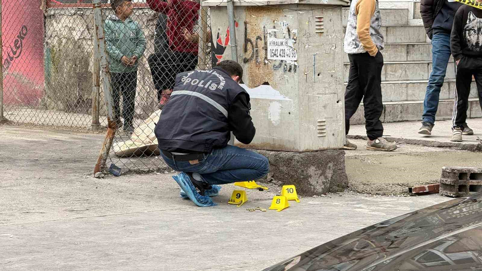 diyarbakirda muteahhit ile emlakci arasinda tadilat kavgasi 4 yarali 1