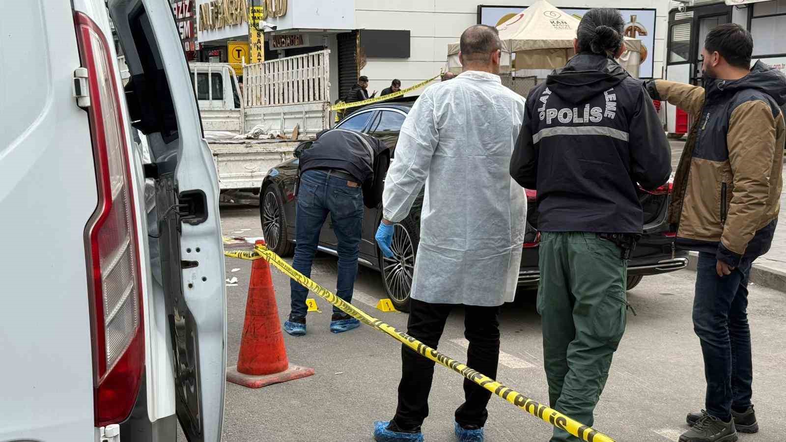 diyarbakirda muteahhit ile emlakci arasinda tadilat kavgasi 4 yarali 6 hQMjGgRJ