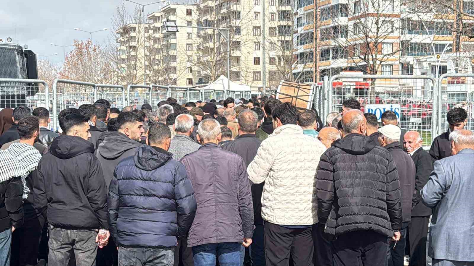 Diyarbakır’da Nevruz kutlandı 6 diyarbakirda nevruz kutlandi 2 eBLXOepI
