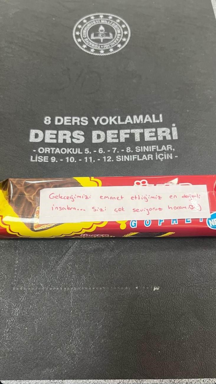 Diyarbakır’da öğrencilerden Türkiye’yi duygulandıran jest: "Elimizde silah değil çikolata var, içimizde kin değil sevgi var" 6 diyarbakirda ogrencilerden turkiyeyi duygulandiran jest elimizde silah degil cikolata var icimizde kin degil sevgi Q9vLynX6