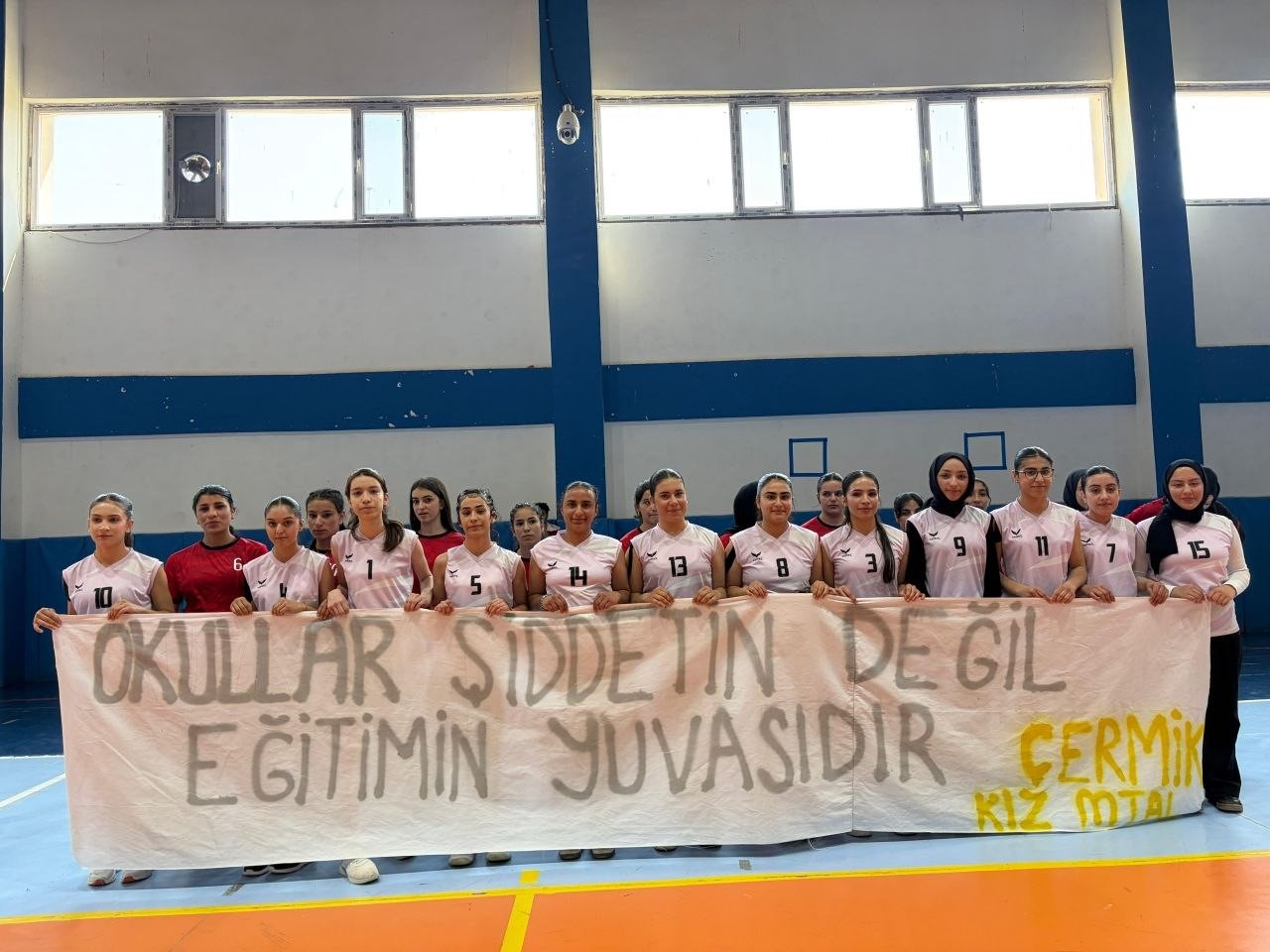 diyarbakirda ogrencilerin actigi pankart duygulandirdi 0 pdgXUeOh