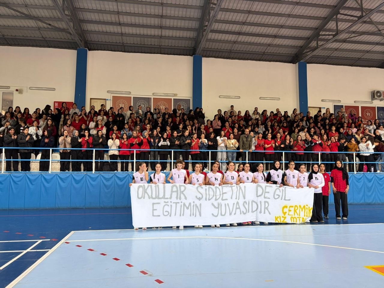 diyarbakirda ogrencilerin actigi pankart duygulandirdi 1 WEDEB5CV