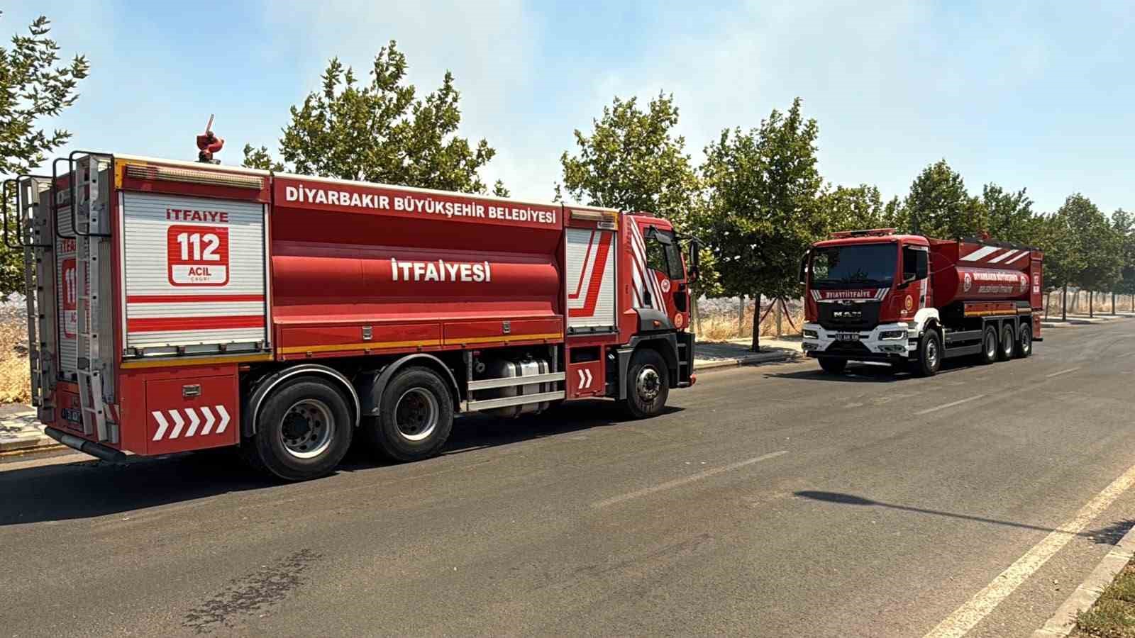 Diyarbakır’da otluk alanda korkutan yangın 6 diyarbakirda otluk alanda korkutan yangin 2 U5XN7a5L