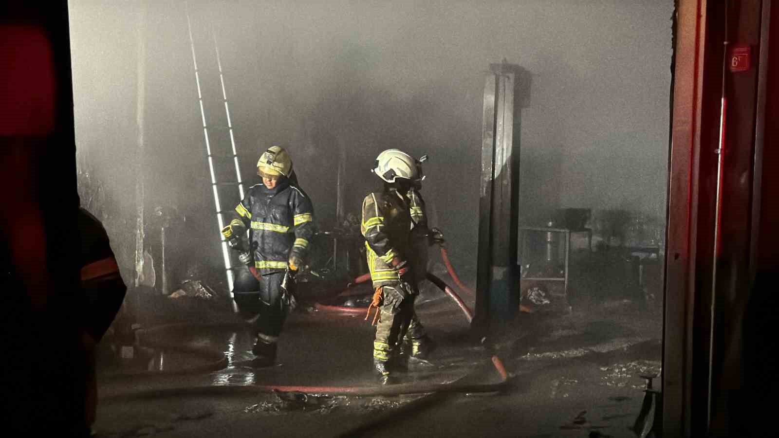 Diyarbakır’da oto tamir dükkanında yangın 5 diyarbakirda oto tamir dukkaninda yangin 1 8ZOa67gs