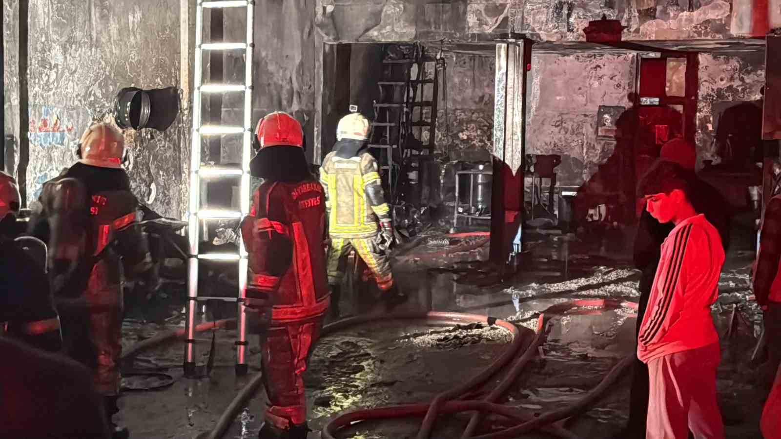 Diyarbakır’da oto tamir dükkanında yangın 7 diyarbakirda oto tamir dukkaninda yangin 3 QnjRTv7d