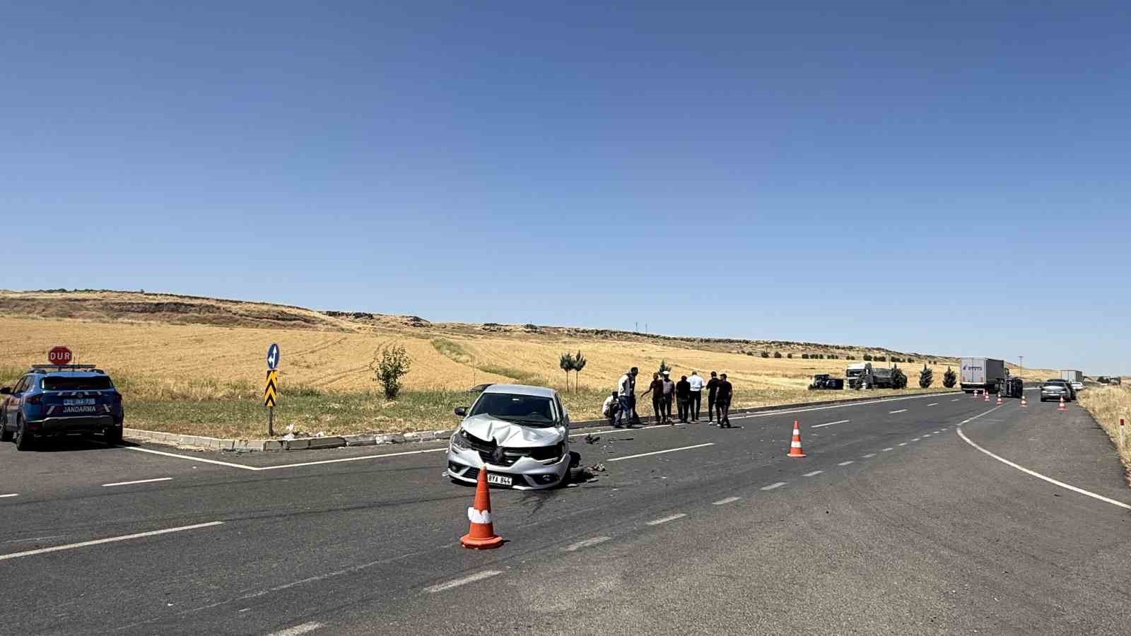 diyarbakirda otomobil ile hafif ticari arac carpisti 7 yarali 3 OdQnT4gO