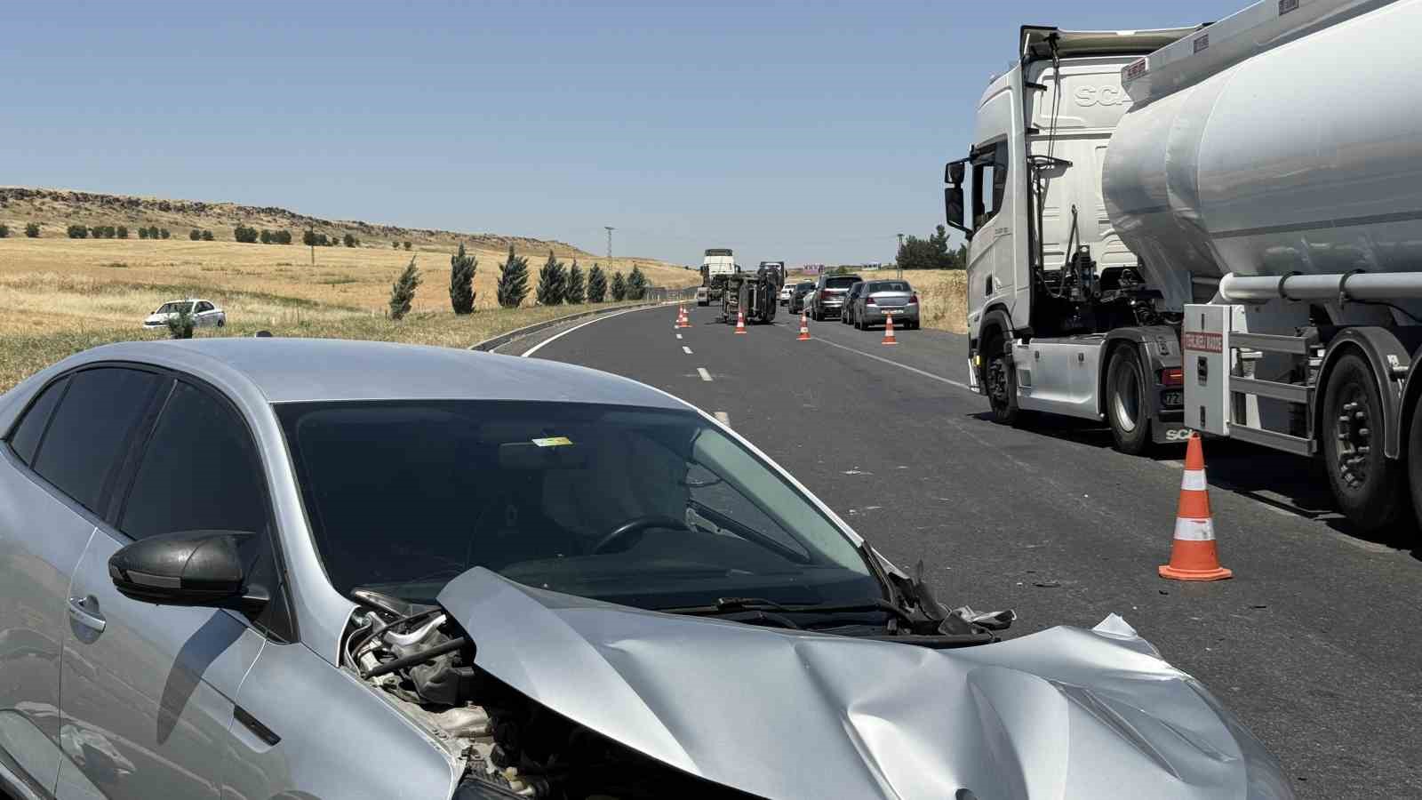 diyarbakirda otomobil ile hafif ticari arac carpisti 7 yarali 4 JnMLiy5p
