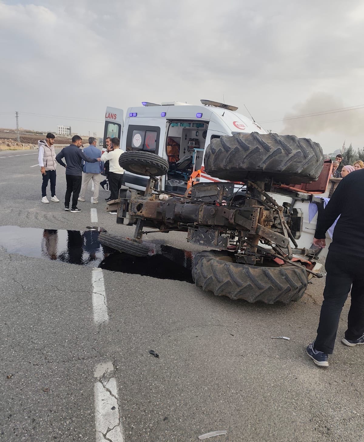 diyarbakirda otomobil ile traktor carpisti 1 yarali 0