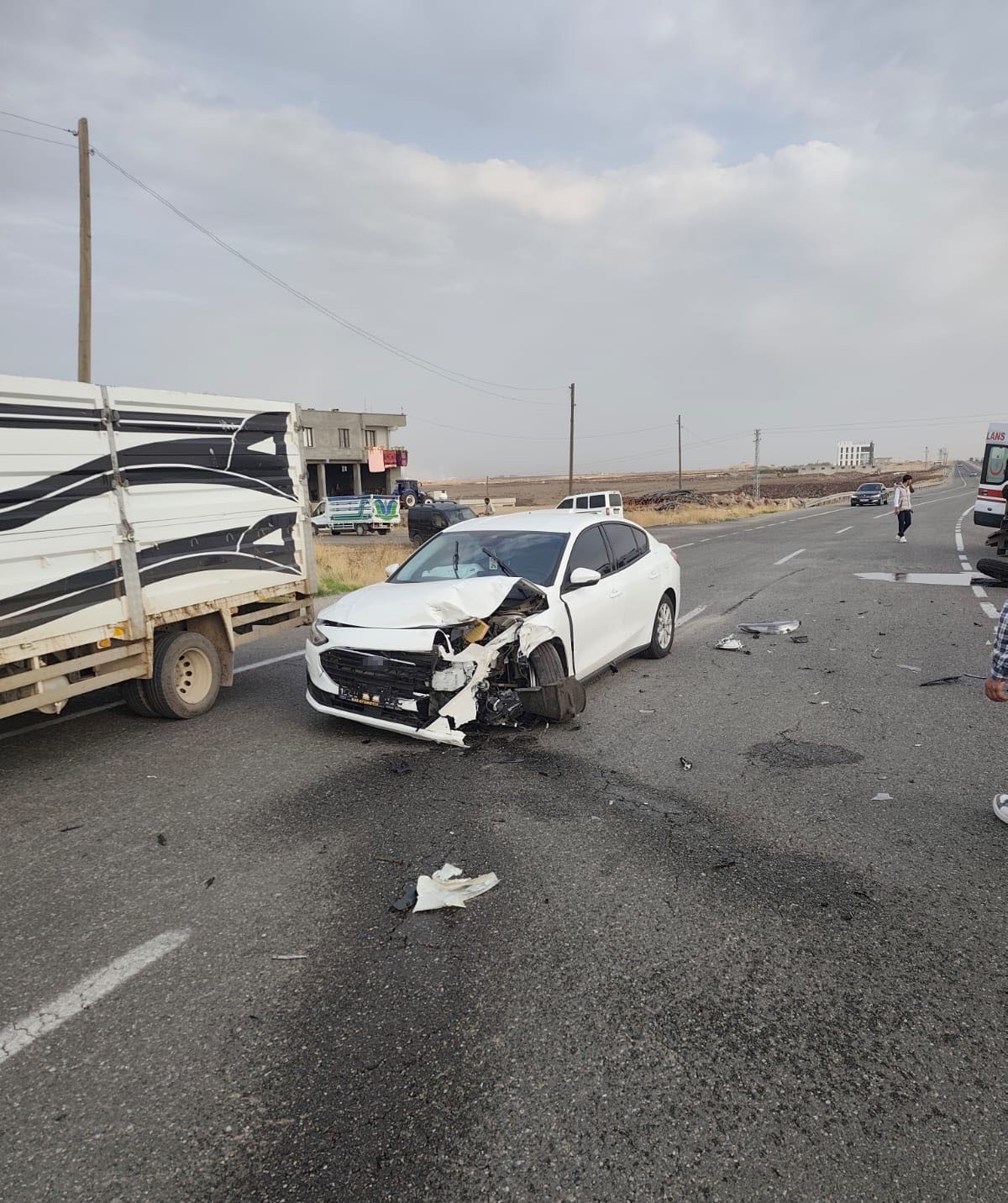 diyarbakirda otomobil ile traktor carpisti 1 yarali 1 JBwaiCaV