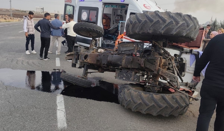 diyarbakirda-otomobil-ile-traktor-carpisti-1-yarali-Wl3NqPgK.jpg