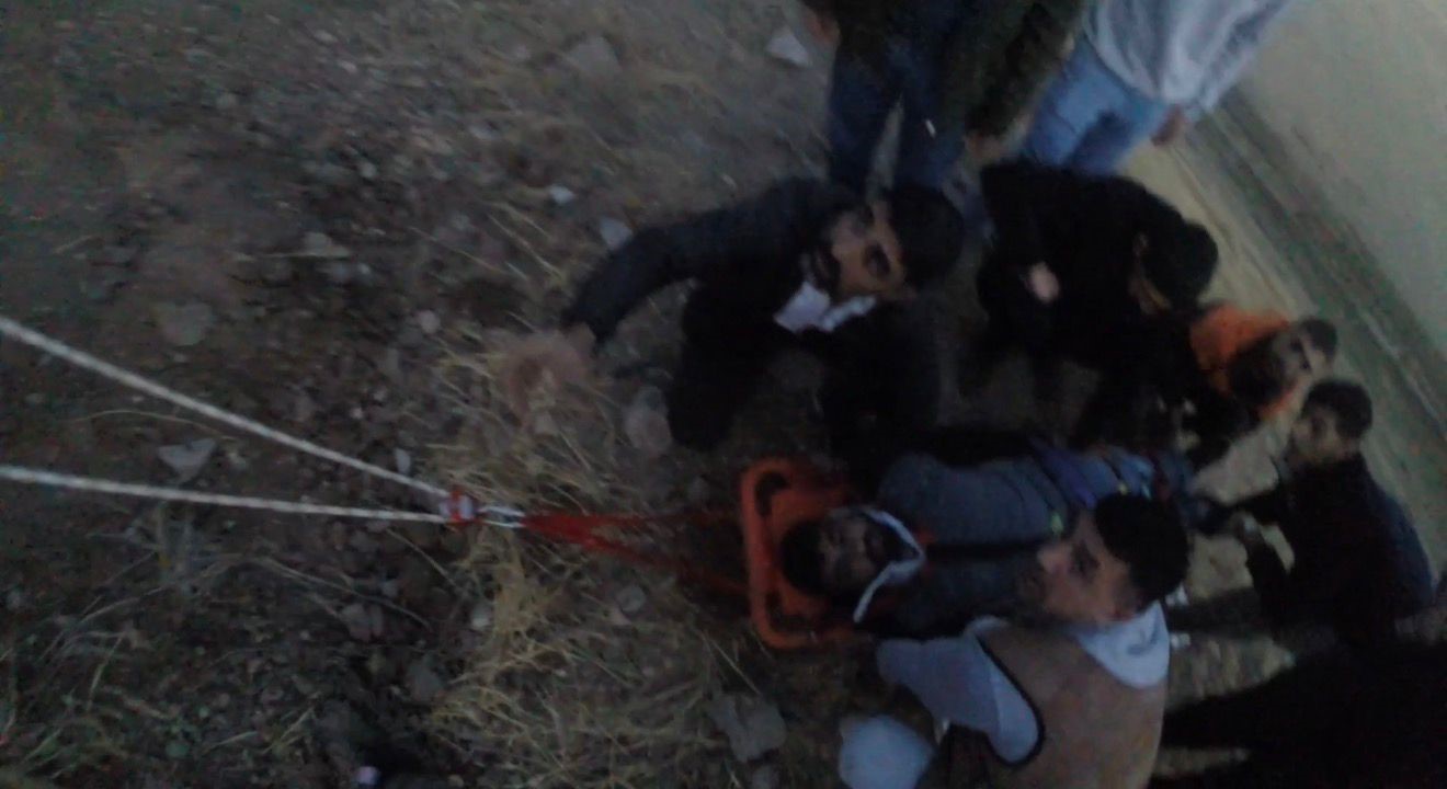 diyarbakirda otomobil sarampole yuvarlandi yarali surucuyu itfaiye kurtardi 2 TE6OPSs6
