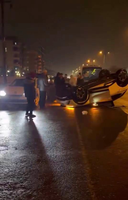 Diyarbakır’da otomobil takla attı: 1 yaralı 4 diyarbakirda otomobil takla atti 1 yarali 0 sBAW7RJU