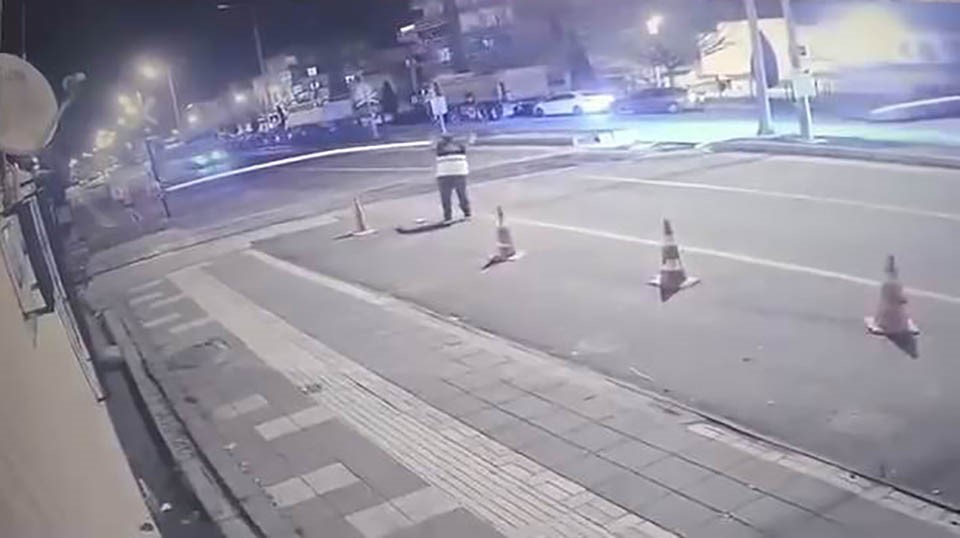 Diyarbakır’da otomobil tren ile çarpıştı: Feci kaza kamerada 4 diyarbakirda otomobil tren ile carpisti feci kaza kamerada 0 PjXWtMhB