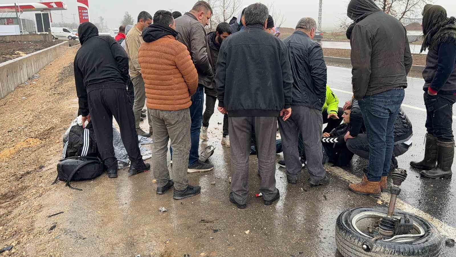 diyarbakirda otomobil yoldan cikti 2 yarali 3 zhC9GgvD