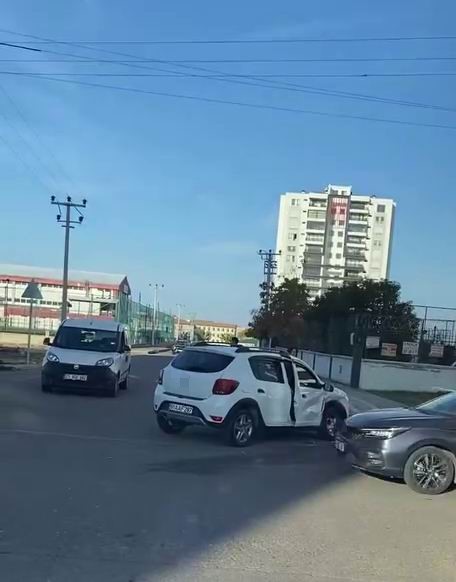 diyarbakirda otomobiller carpisti 2 yarali 1 vFlmaEME