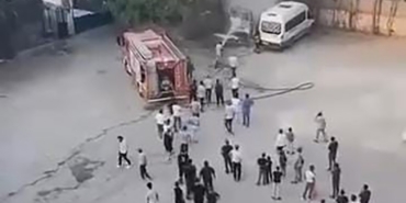 diyarbakirda-park-halindeki-minibus-alev-aldi-MGYKCsqA.jpg