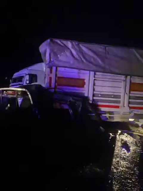 diyarbakirda pikap tira arkadan carpti 1 yarali 0 9ybKqIhM