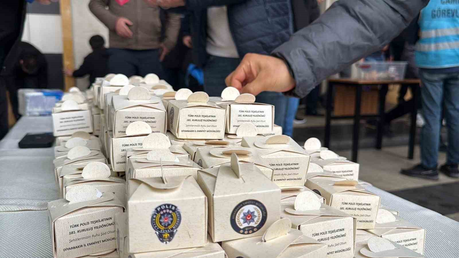 Diyarbakır’da Polis Haftası dolayısıyla mevlit okundu 5 diyarbakirda polis haftasi dolayisiyla mevlit okundu 1 nuwPkuBc
