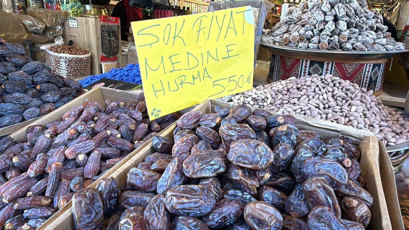 diyarbakirda ramazan ayinda hurma tezgahlarina yogun ilgi 1 1AfVXBPj