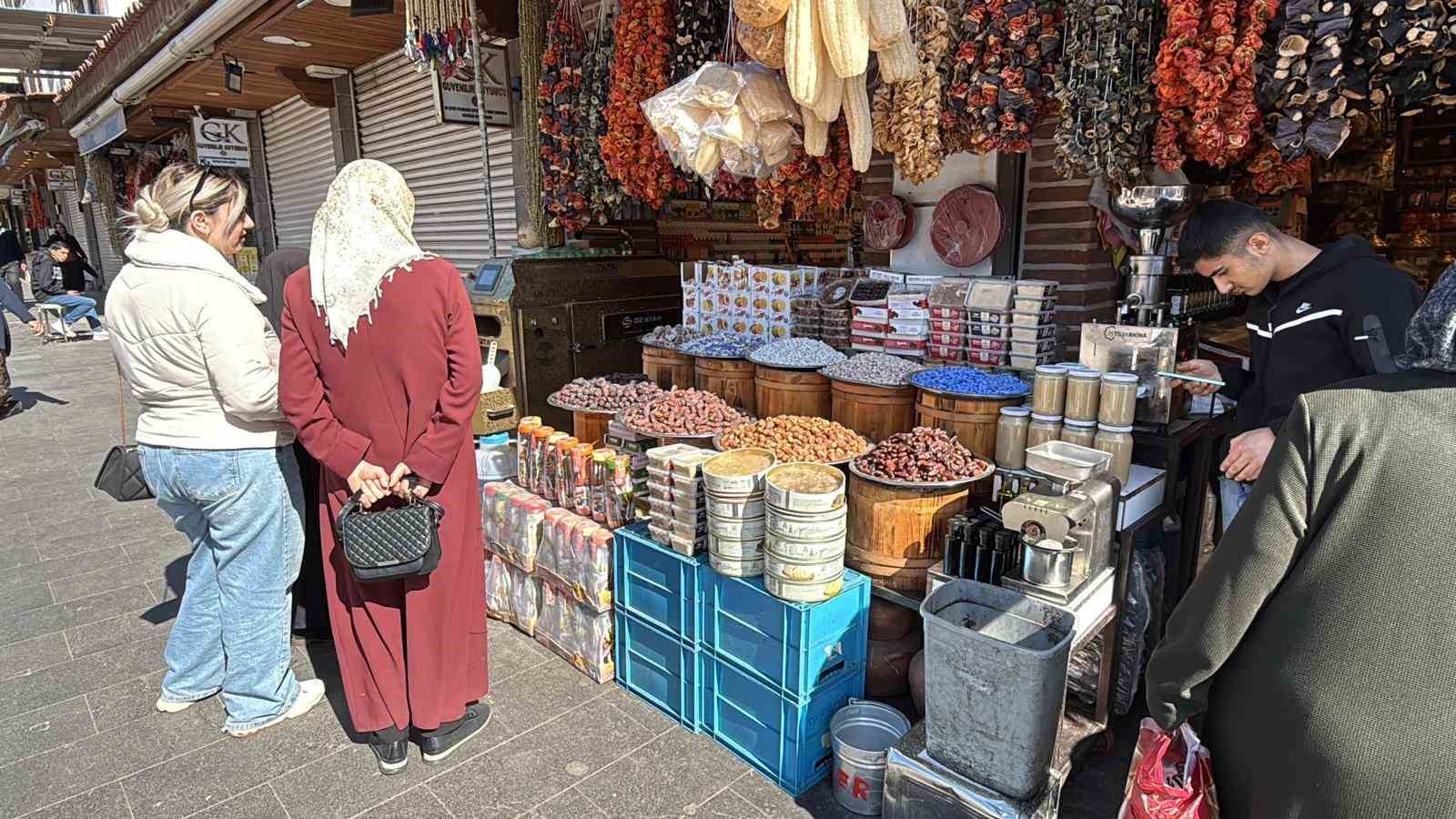 diyarbakirda ramazan ayinda hurma tezgahlarina yogun ilgi 2