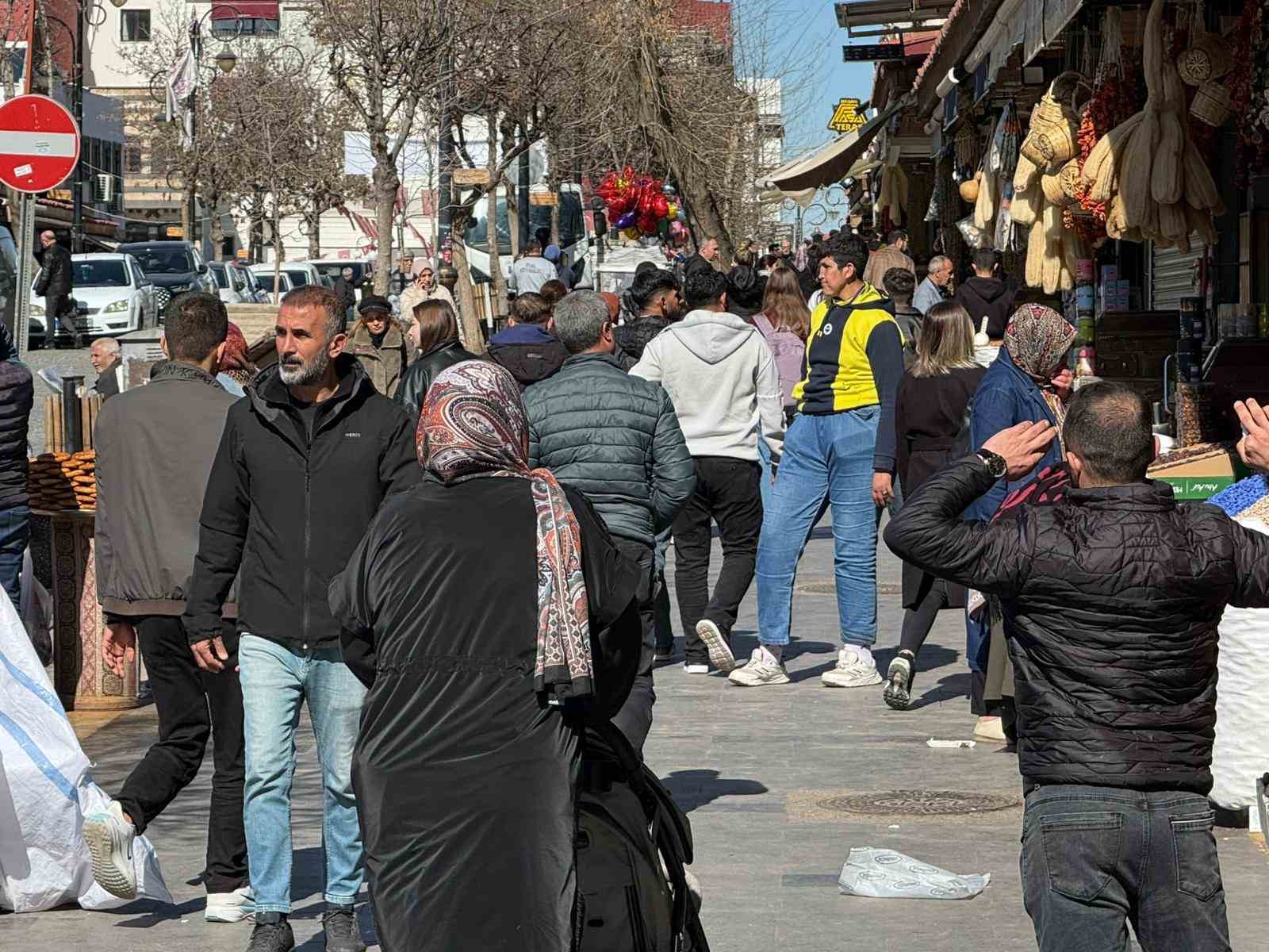 diyarbakirda ramazan ayinda hurma tezgahlarina yogun ilgi 7 Bqmi6pGU