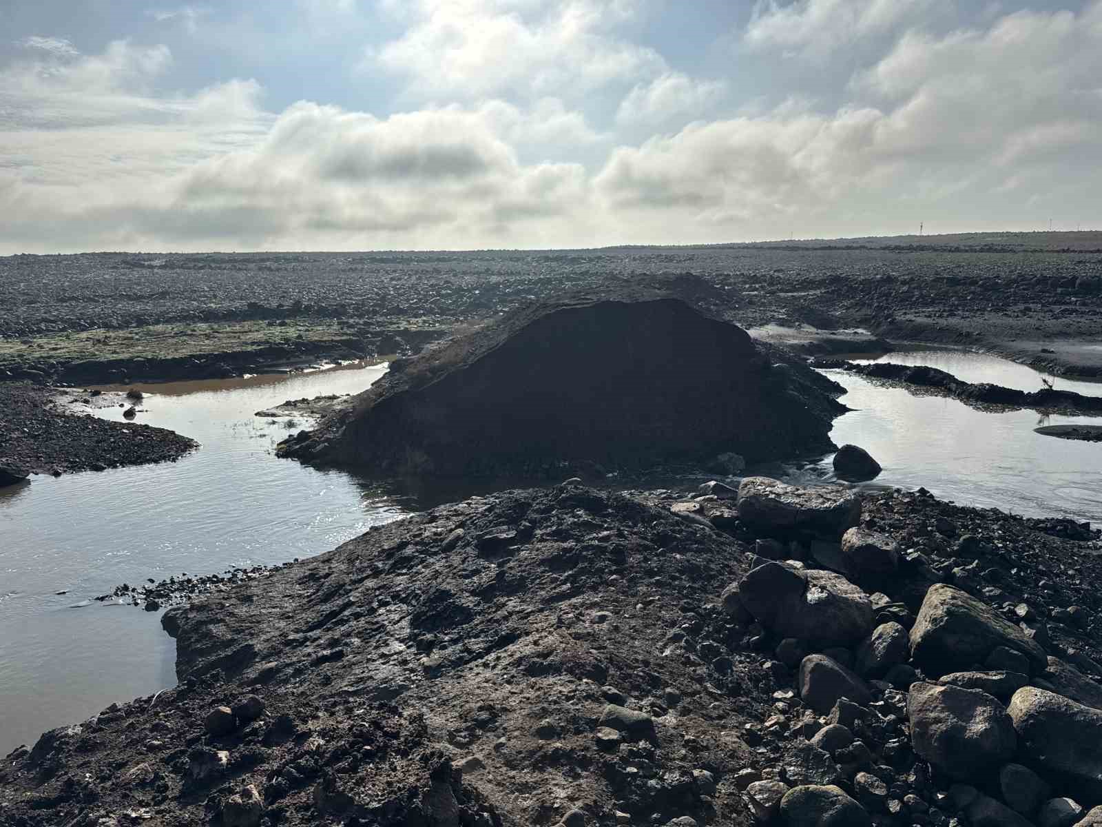 diyarbakirda saganak nedeniyle sulama goleti patladi ekili alanlar su altinda kaldi 3 tqKUzKe8
