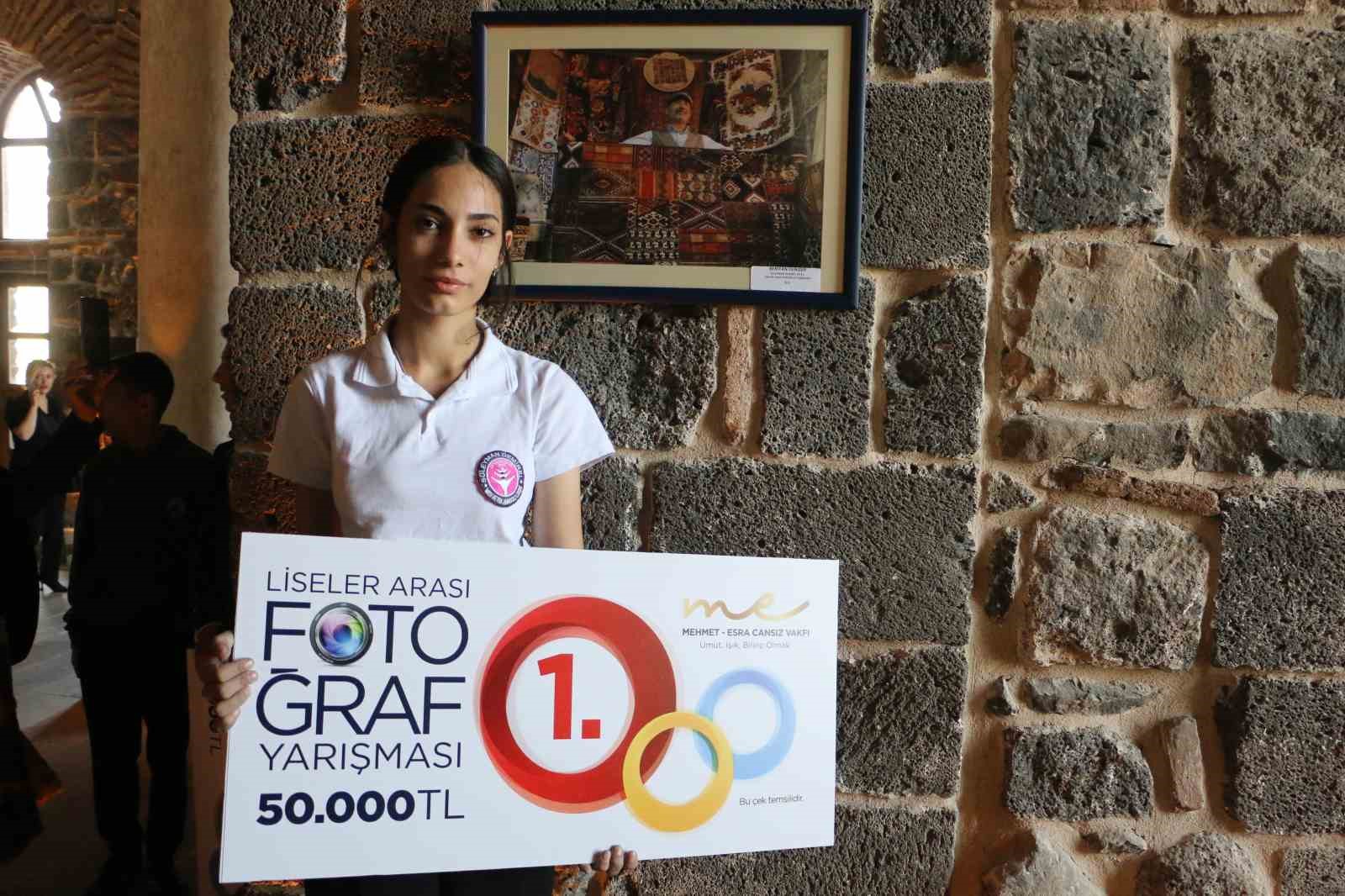 diyarbakirda sanatla bulusan genc yetenekler odullerini aldi 0 wuEEbwik